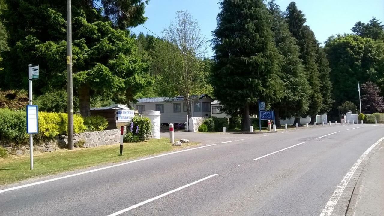 West Lodge Caravan Park Comrie Extérieur photo